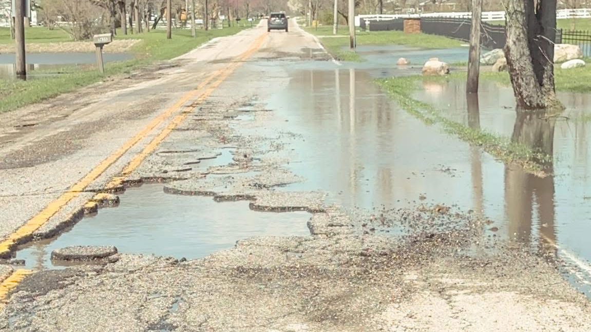 AndrewIrelandIN's tweet photo. I’ve been to several third world countries with better roads than Indianapolis 

cc: @MayorJoeForIndy @IndyDPW https://t.co/jUH5HoWbrV
