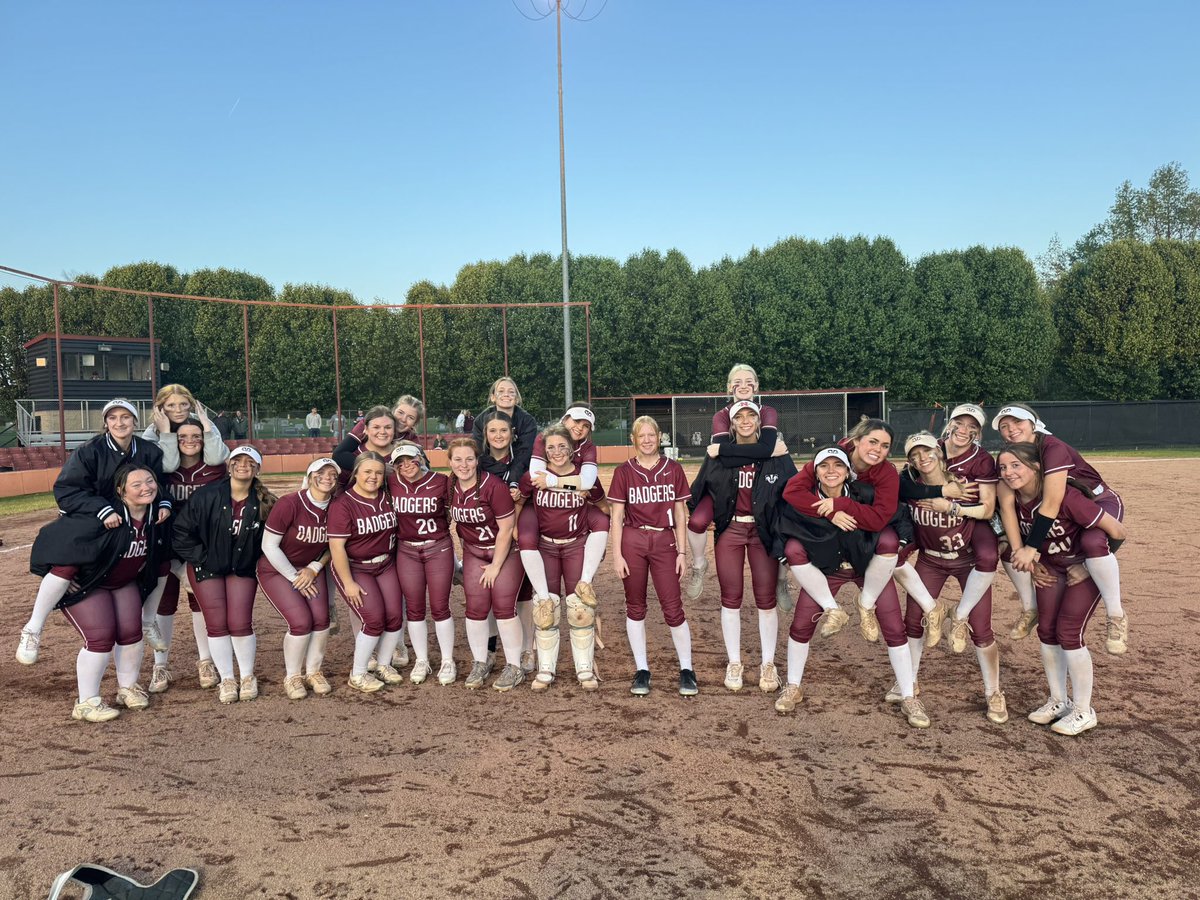 beebesoftball's tweet photo. Dabs for Dubs! Lady Badgers earn 2 more conference wins! Improving to 8-0 in conference play! #bprd #alreadywritten #beebesb🥎 https://t.co/FOY8y8TPZi