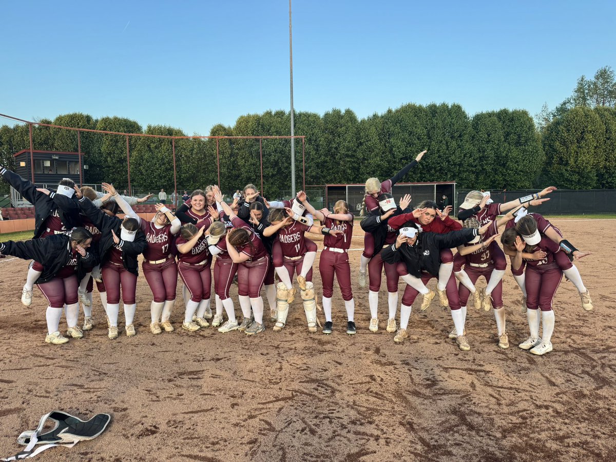 beebesoftball's tweet photo. Dabs for Dubs! Lady Badgers earn 2 more conference wins! Improving to 8-0 in conference play! #bprd #alreadywritten #beebesb🥎 https://t.co/FOY8y8TPZi