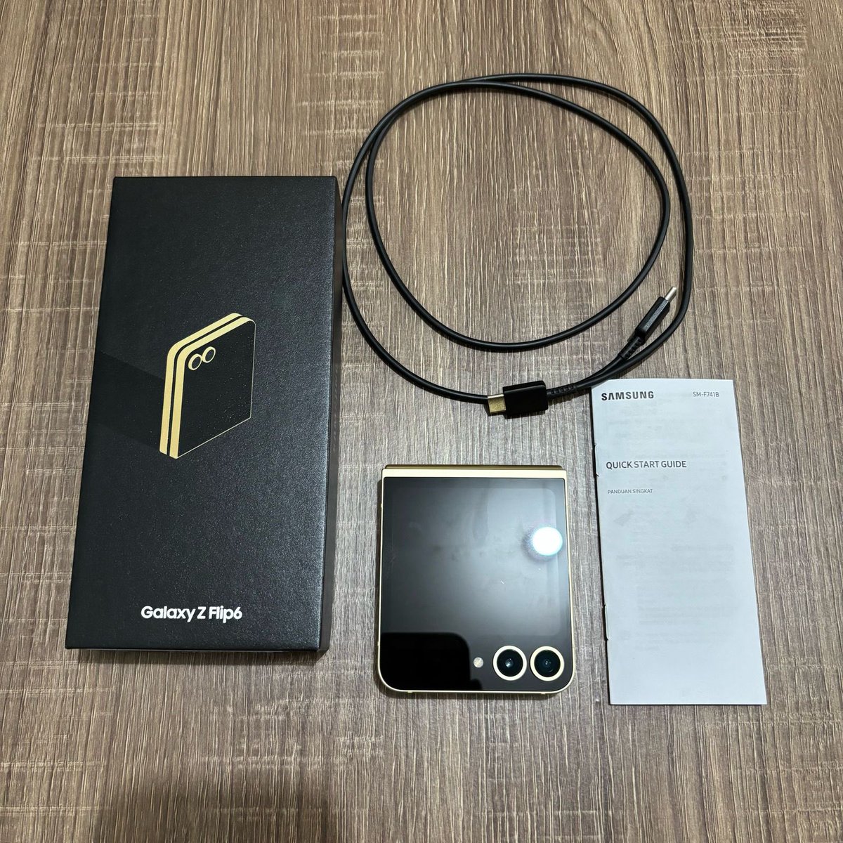 secondrasabaru's tweet photo. WTS
Z FLIP 6 YELLOW 12/256 RESMI SEIN
Rp. 10.5 JT aza
Garansi on ✅
Kondisi
- All Good No Minus
- Mulusszzzzzz
- Fullset Original
- Bonus Case
#zonauang #zonajajan #zonaBU #Zflip6 https://t.co/ZdEww6MonW