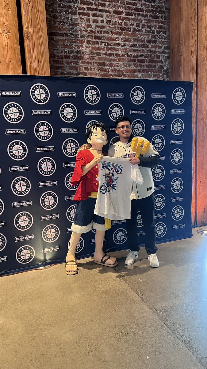 Mariners's tweet photo. It’s ONE PIECE Night here at the ballpark!

Fans stopped by Victory Hall for a ONE PIECE-themed pregame party and to pick up their new t-shirts. 

@Eiichiro_Staff | #TridentsUp https://t.co/LxnegrQgfi
