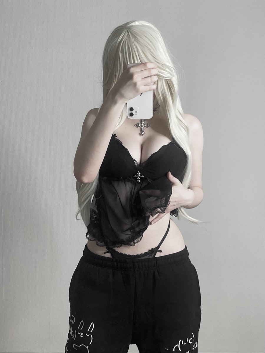 DiamantGlass's tweet photo. Its 3am and i cant sleep https://t.co/wz6fCpYRYc