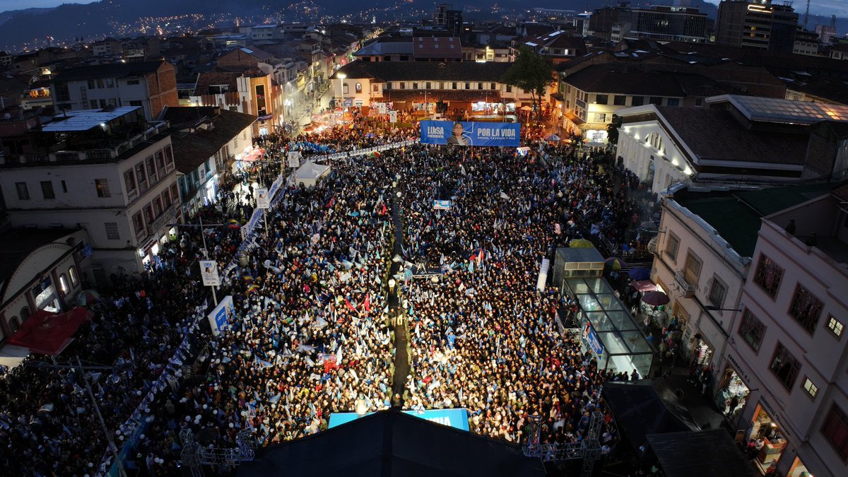 Gabopazec's tweet photo. ¡Espectacular! Así cierra campaña, Luisa González, en Cuenca. 
¡El triunfo es evidente! https://t.co/utHfFiSH30