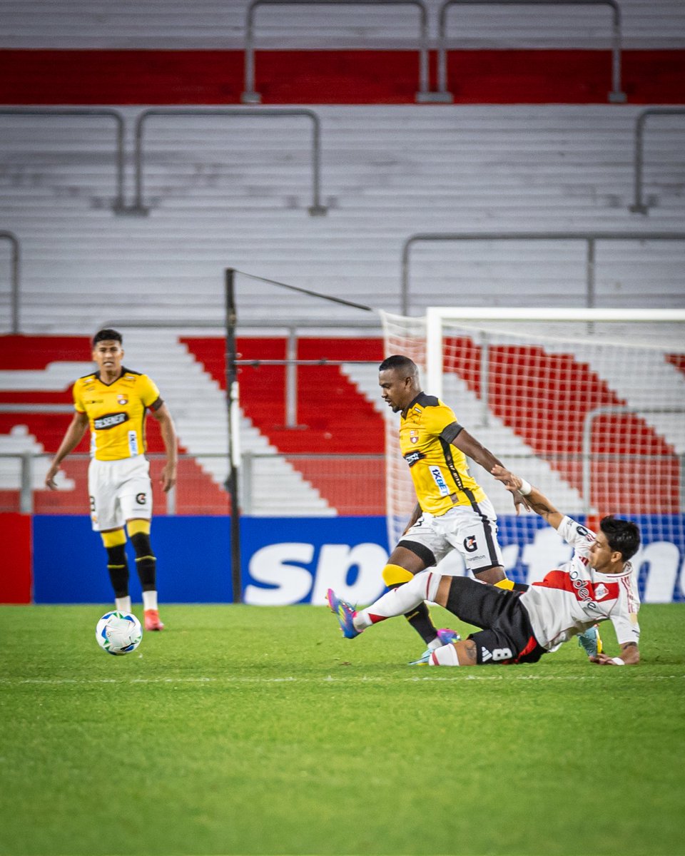BarcelonaSC's tweet photo. Min. 40 ⏰️
#RiverBSC 0-0
#ConmebolLibertadores https://t.co/Wb5YzmqpKz
