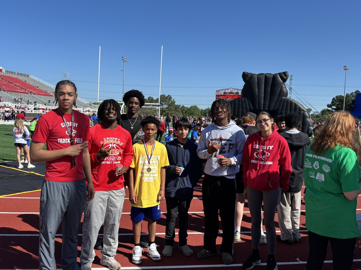 tcheyaa's tweet photo. Student-athlete helpers, sensory bins funded through CEF made an appearance, and some of the CMS Sped team. We all look forward to Coleen Walker relay day, it’s such a fun day for our students. 🏅 https://t.co/apGpv9muc3
