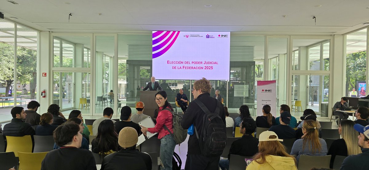 AaronFdez42's tweet photo. Hoy, VE, VCEyEC, SE y CAE de la Junta 02 fuimos al Tec de Monterrey, Campus MTY, en apoyo a la Junta Local y Consejo Local del INE en Nuevo León, a una Jornada de Sensibilización.

Montamos el modelo de casilla seccional e invitamos a estudiantes a participar en este simulacro. https://t.co/2Yi68Gw1SU