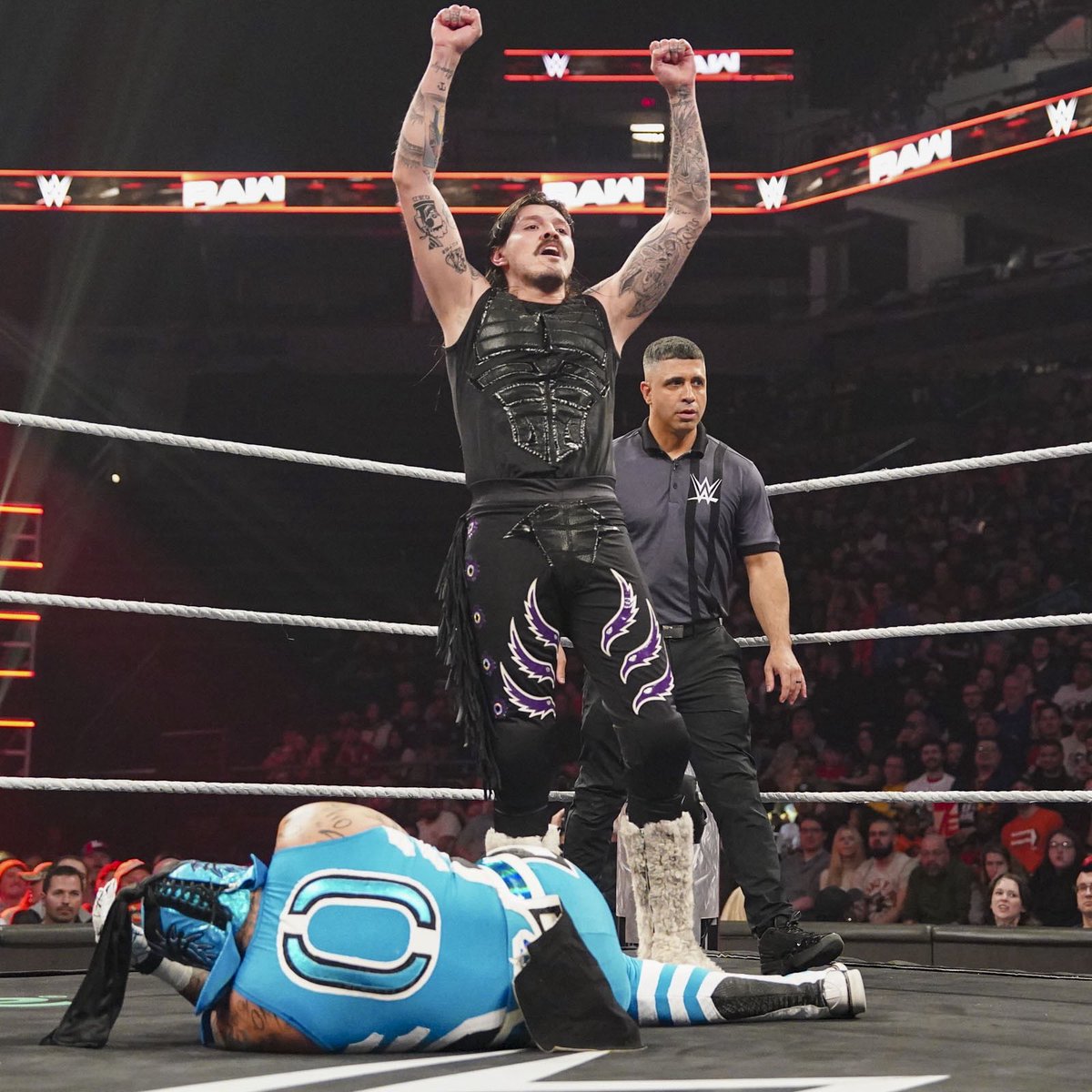 NewFlowNewFuego's tweet photo. Last night was supposed to be my moment against Penta. Like the true star that I am I was shining brighter than him. It’s no surprise he couldn’t wait to get into the ring with a legend like me. https://t.co/u8X8EpRzrW