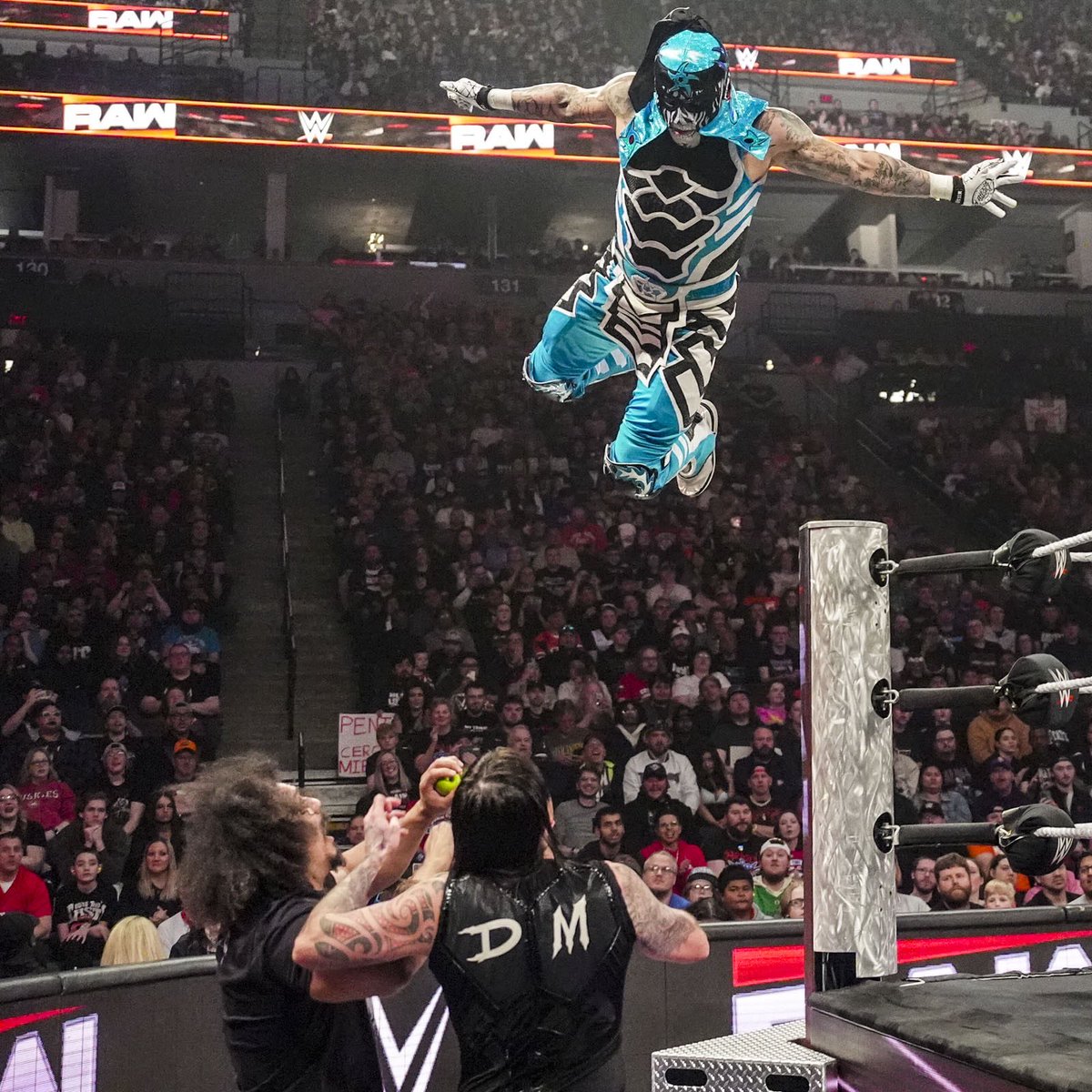 NewFlowNewFuego's tweet photo. Last night was supposed to be my moment against Penta. Like the true star that I am I was shining brighter than him. It’s no surprise he couldn’t wait to get into the ring with a legend like me. https://t.co/u8X8EpRzrW