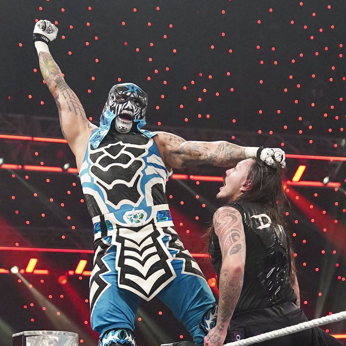 NewFlowNewFuego's tweet photo. Last night was supposed to be my moment against Penta. Like the true star that I am I was shining brighter than him. It’s no surprise he couldn’t wait to get into the ring with a legend like me. https://t.co/u8X8EpRzrW