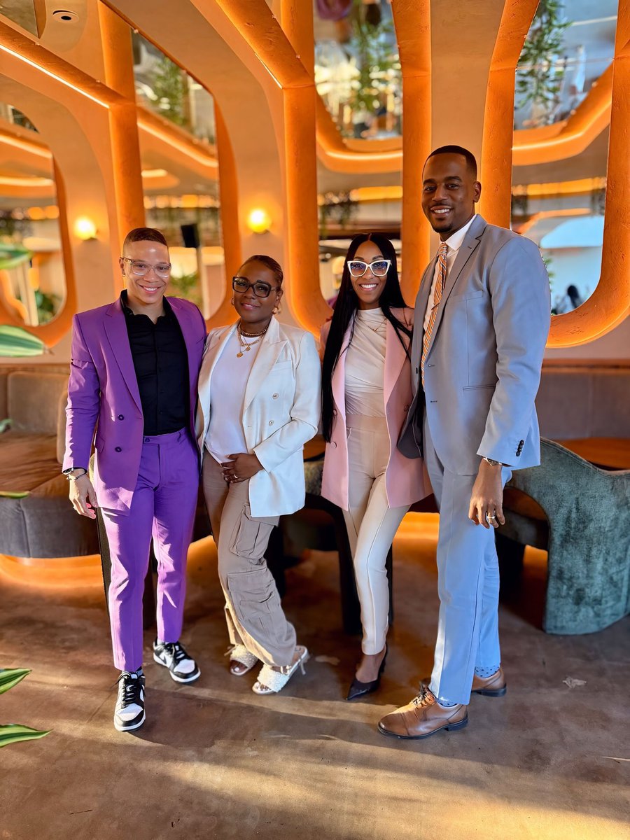 MrDEdwards's tweet image. It all started in the Principal’s Academy, where we evolved from peers to princiPALS, supporting and cheering each other on as friends. #DC4 ✨