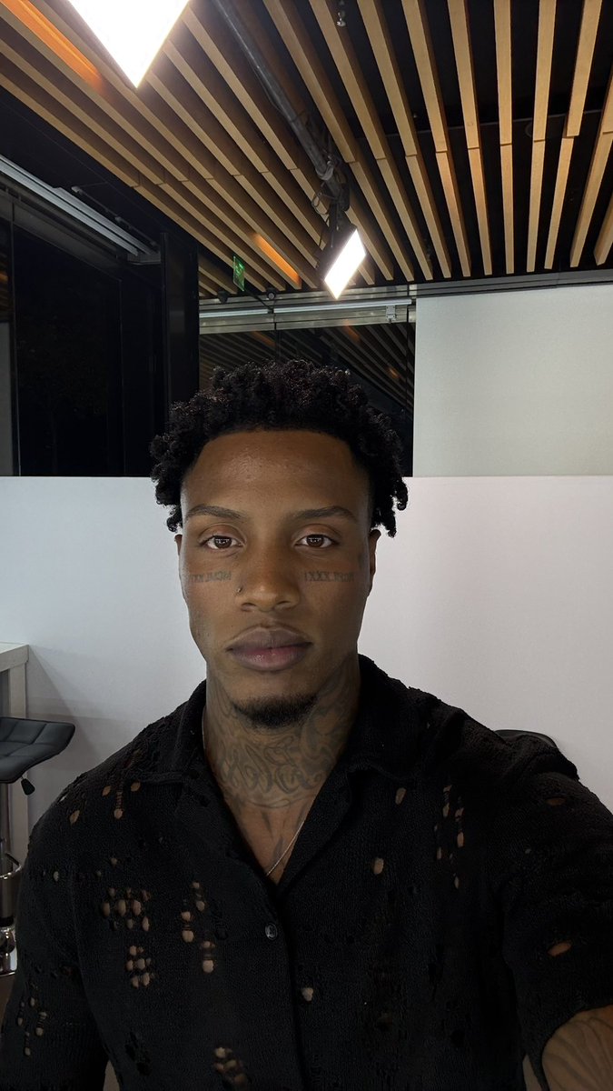 Realkayblack1's tweet photo. Acabei de desfilar no São Paulo Fashion week ❤️ https://t.co/sfMH2t8lyN