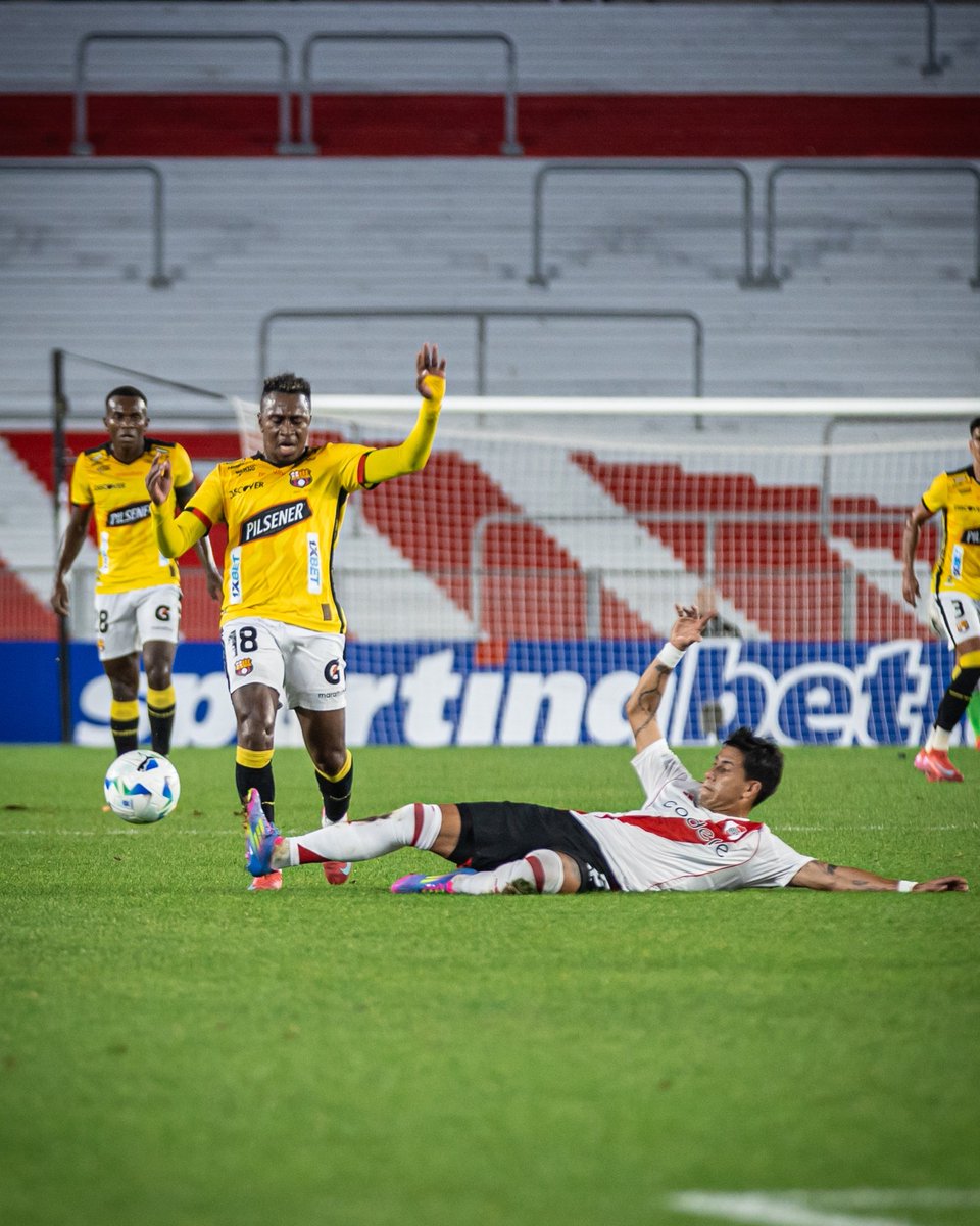 BarcelonaSC's tweet photo. ¡Entretiempo en Buenos Aires!
#RiverBSC 0-0
#ConmebolLibertadores https://t.co/EKDY9nHOye