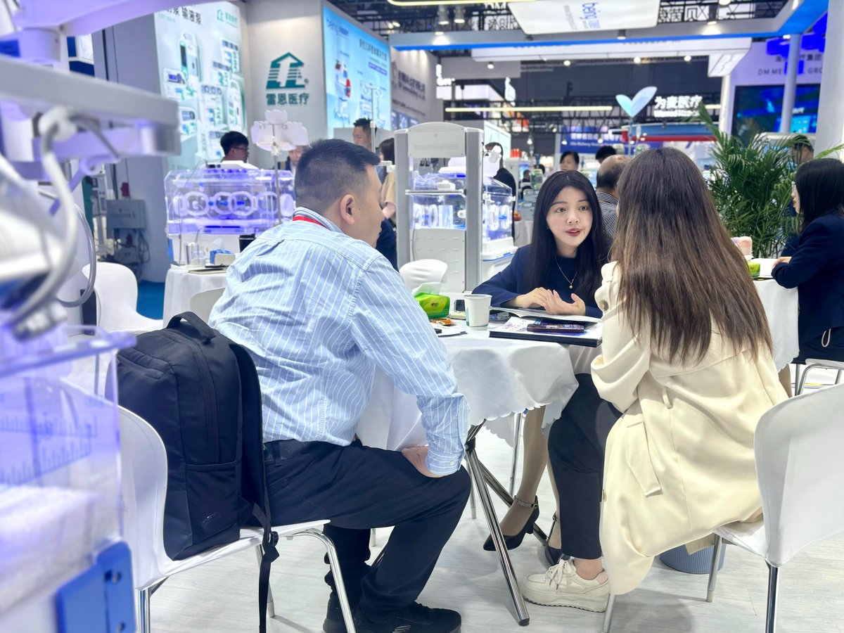 DisonMedical's tweet photo. CMEF 2025
Day 2
Meet disonmed at Hall 4.1F06#babyincubator #infantwarmer #phototherapyunit https://t.co/QpDVjvQy8C
