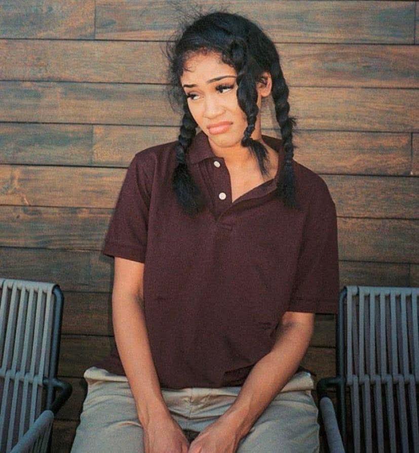 layxsnv's tweet photo. how I feel when my hair ain’t done😂 https://t.co/faXOeHVPhA