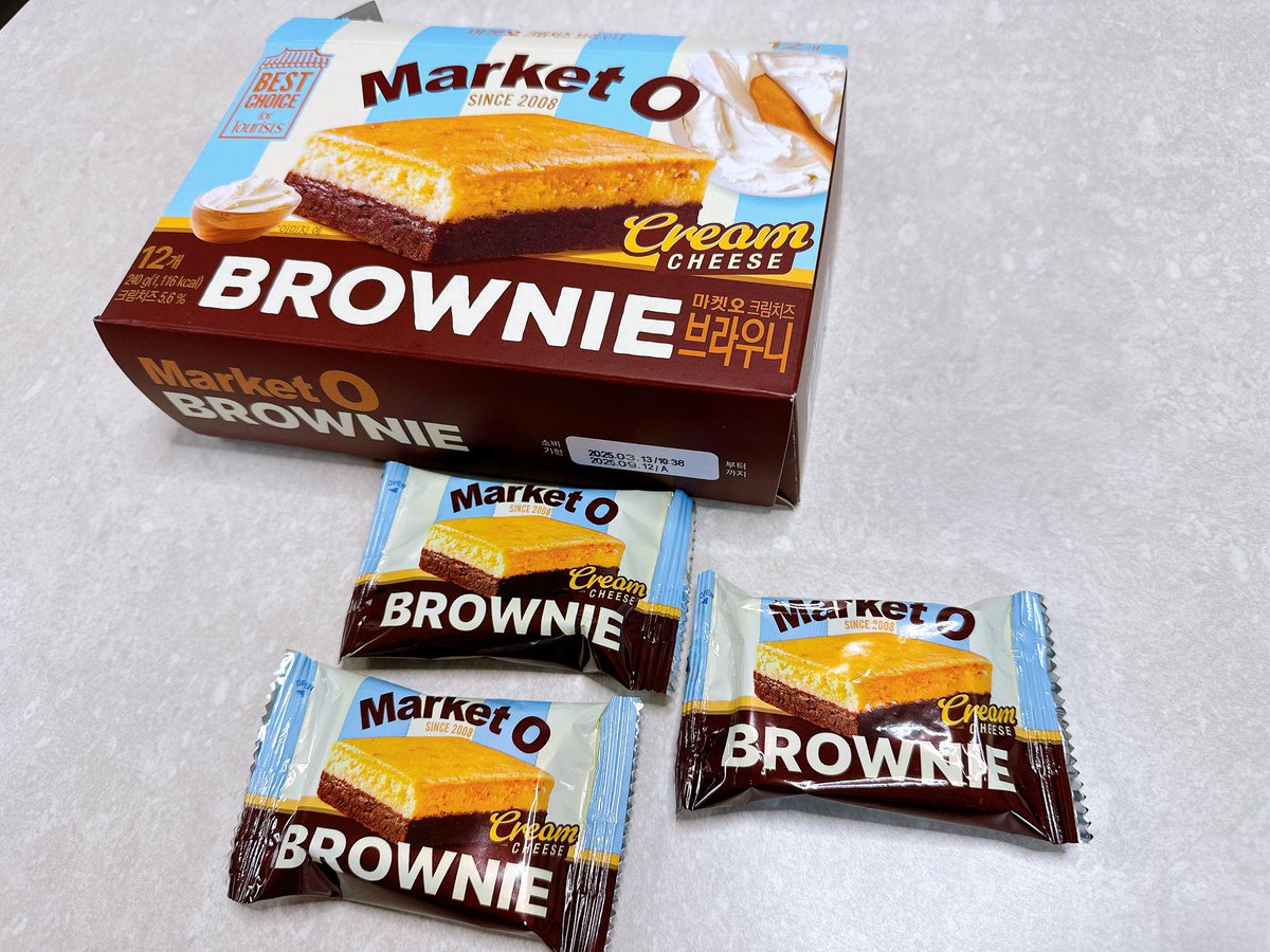 久しぶりにMarket Oのブラウニーが食べたくて、新作のクリームチーズ味を見かけたので買ってみました🧀これもおいしいです！お土産で普通のブラウニーに飽きた時にも🙆‍♀️  12個入りで5,280ウォンでした💡