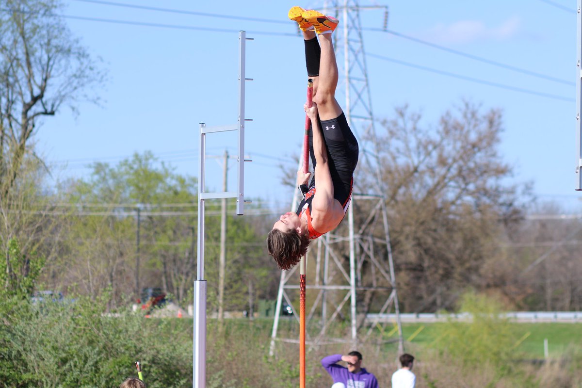 TrackEHS's tweet photo. PV | Freshman Parker Owens breaks another meet record clearing 4.60m (15-1) and also breaks the outdoor freshman and FS school record. Parker is currently ranked #1 IL 3A https://t.co/hiBAvLzfd0