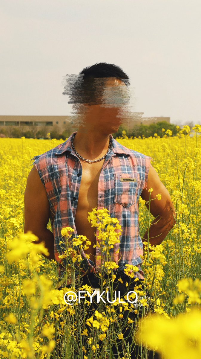 春天来了，油菜花田和肌肉男更配哦！😁
模特：<a href="/wz8495371887106/">黑牛豆奶</a> &amp; <a href="/xgs0229/">面包哥哥</a>