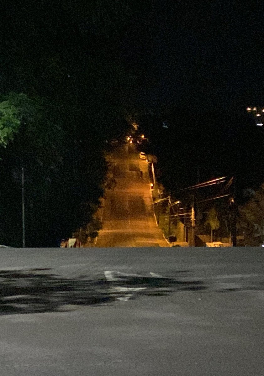 enzoranyer's tweet photo. essa rua resume lajeado, cidade parece uma pista de skate https://t.co/0oVo07QLxd