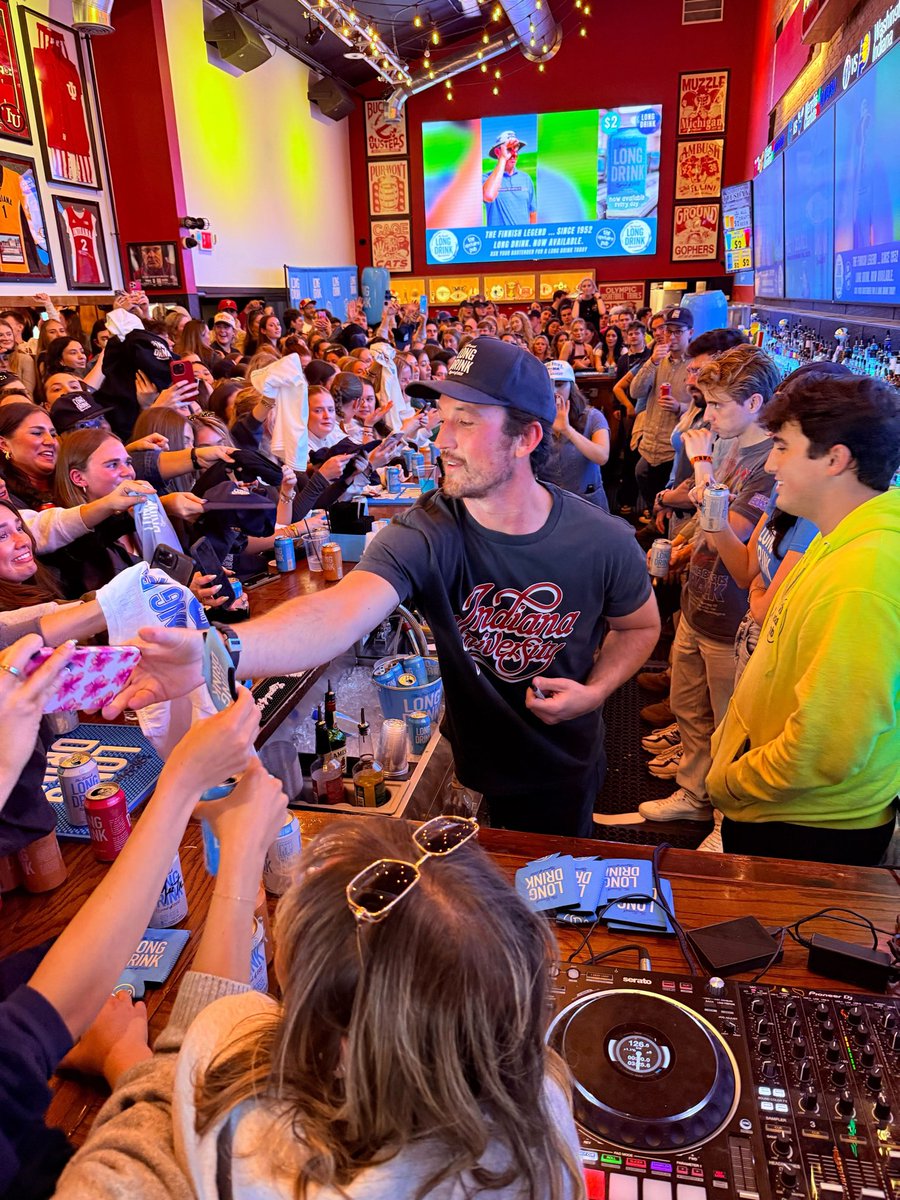 miles teller x homefield

<a href="/UpstairsPub_IU/">The Upstairs Pub</a>