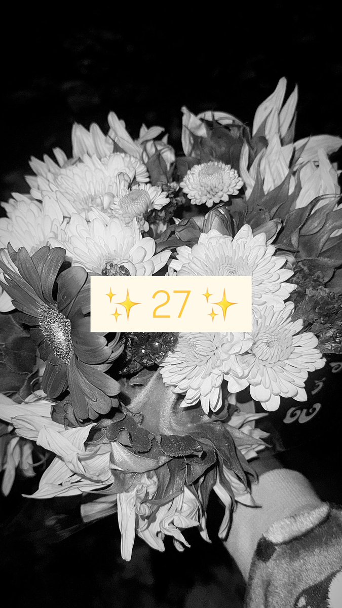 KinderSunflower's tweet photo. so loved! 
birthday love 🌻✨ https://t.co/YdFQ8EBIeT