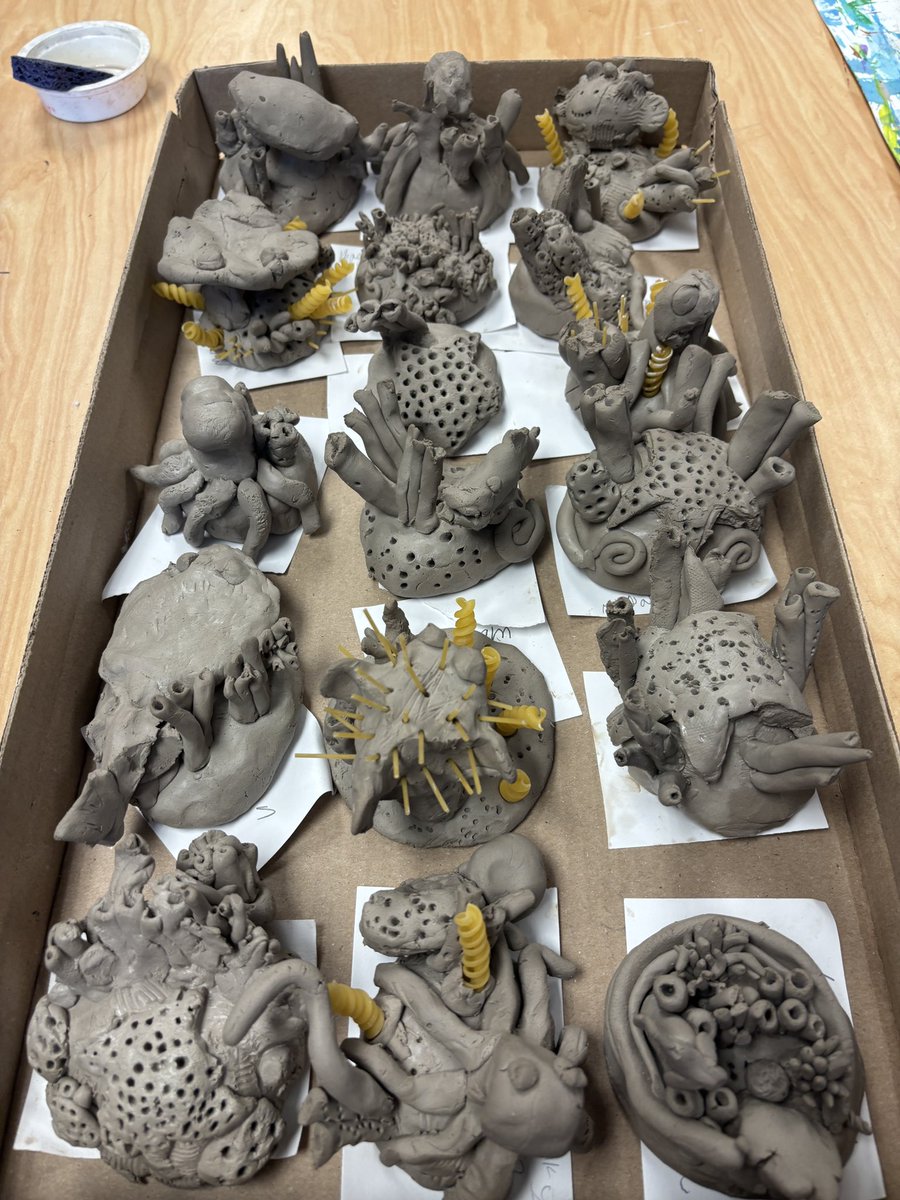 kpughstudio's tweet photo. Clay Day is always a treat! Time flies when youโre having fun๐๐ #AdventuresintheArtLab #HumbleISDArtists #IgniteYourCreativity @HumbleISD_WCE @VisualArtHumble @HumbleISD_Arts https://t.co/t2uG1r5jFa