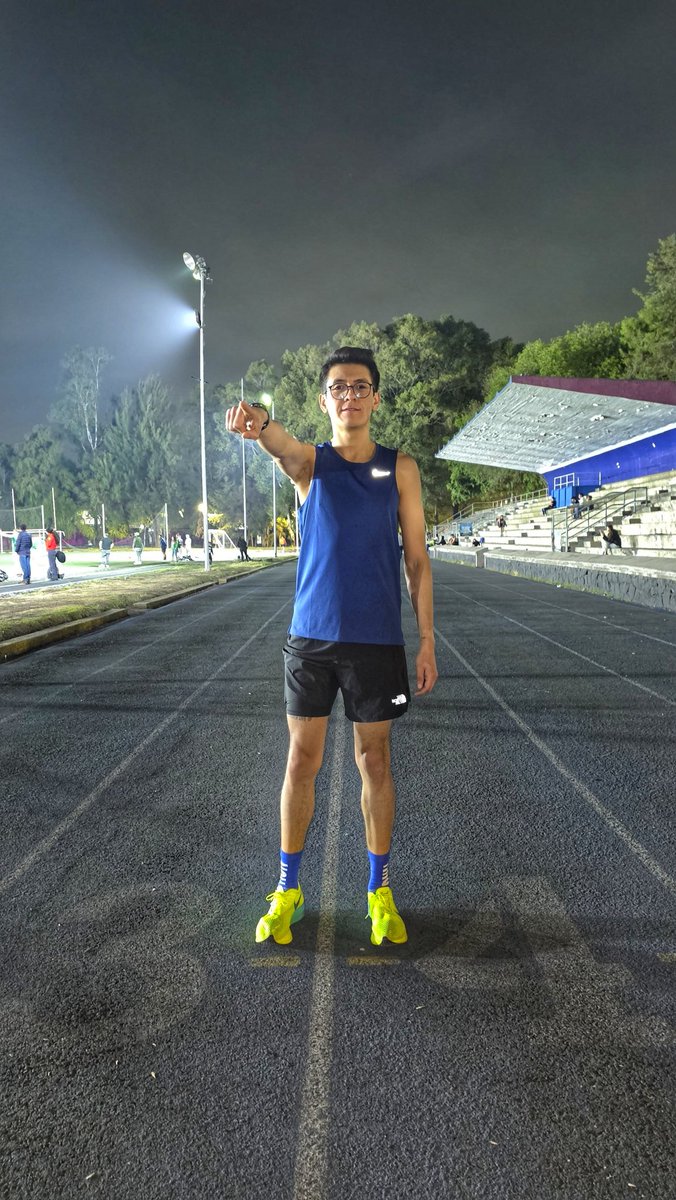 HugoValensi's tweet photo. Noches de pista. | 18x200 | '2:55" 🔥
Kilómetros con mami 🫶
📍Plan Sexenal |
#trainingdone✔
#running #runner #YoElegiCorrer
🔝 @CanalRunning https://t.co/6csYTIIZpx