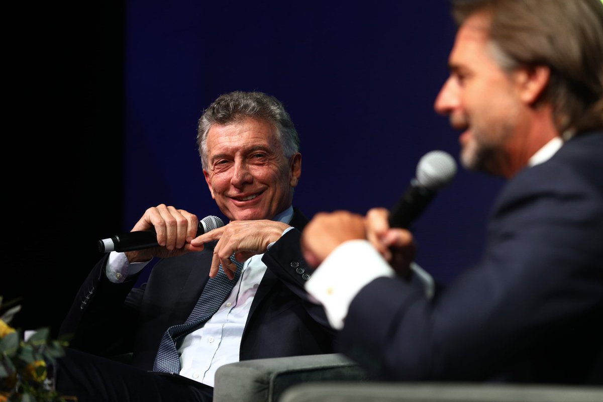proargentina's tweet photo. Conversatorio de presidentes: @mauriciomacri y @LuisLacallePou en la cena de @fpensar. https://t.co/t1mTkE8NgT