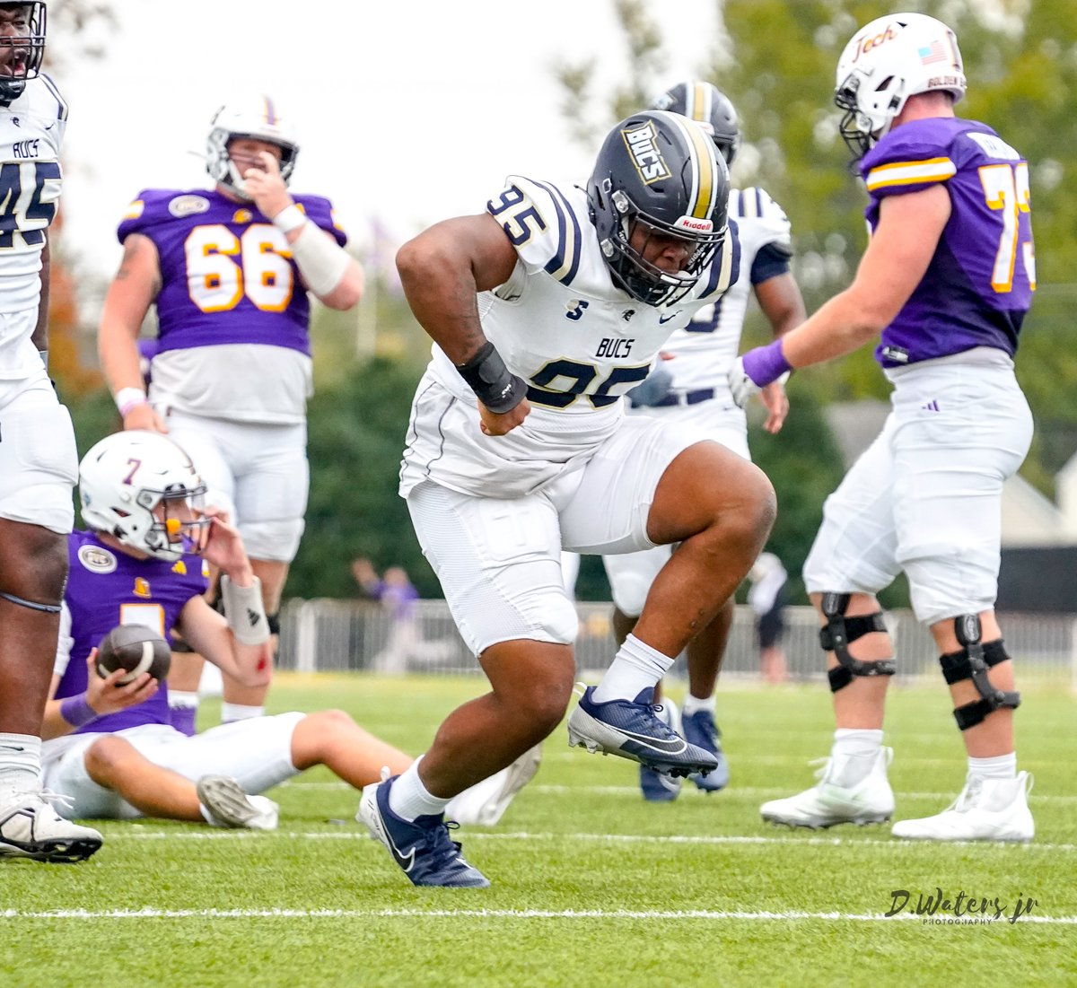 PeteNakos's tweet photo. Charleston Southern DL Dylan Manuel is entering the transfer portal, his agent @ZCardenez tells @on3. 

The 6-1, 275-pound DL posted 4.5 TFLs and 2.5 sacks with a forced fumble as a freshman last season. Has three years of eligibility remaining. 

https://t.co/VxSGJETKD9 https://t.co/eoaP6ZOOet