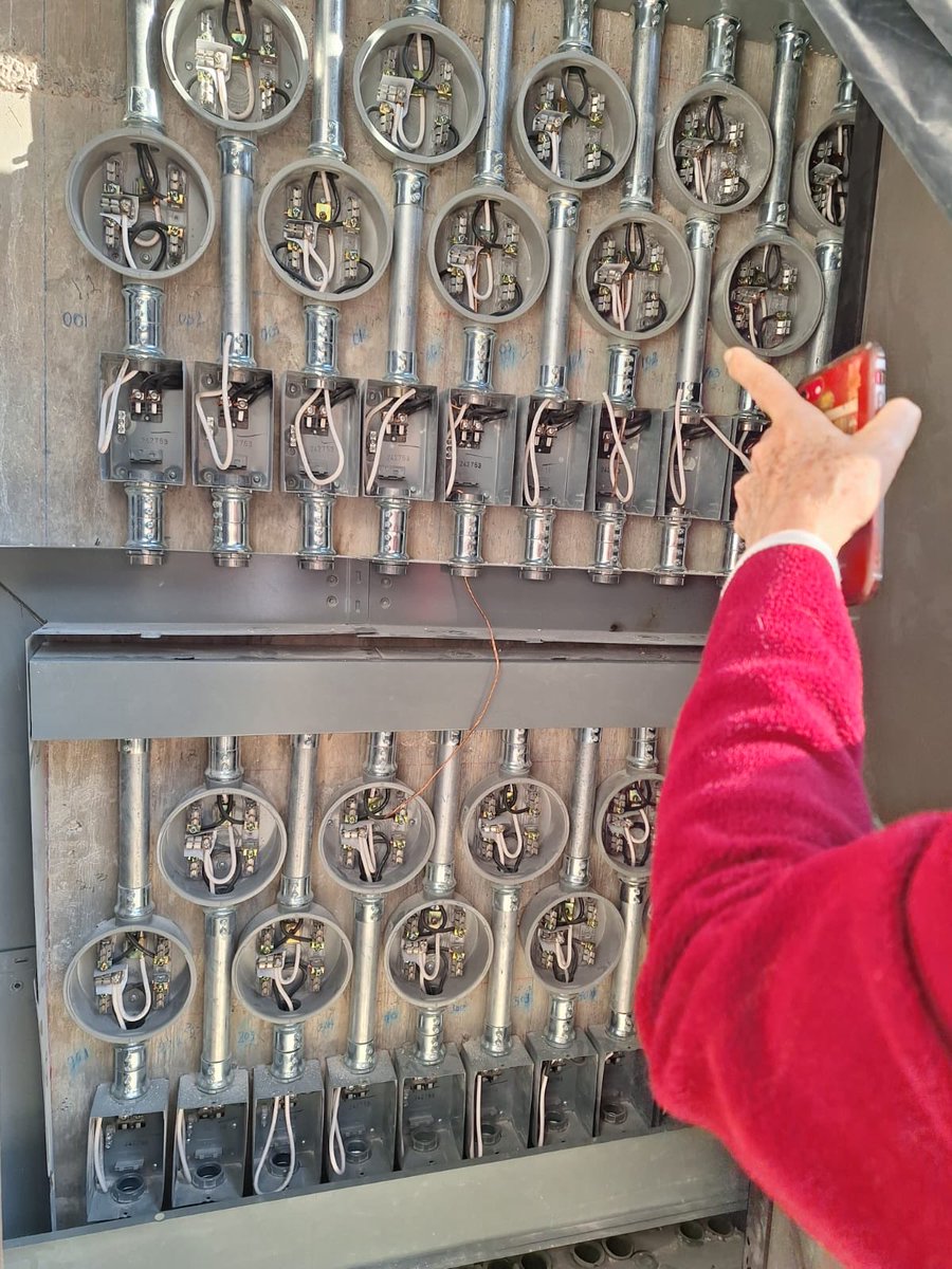 Exigimos al alcalde CLAUSURAR la obra de Calderón de la Barca 338 en donde construyen DOS PISOS de más para 30 departamentos, cuando no deberían ser más de 8! NADIE por encima de la ley y sobre todo NO los desarrolladores gandallas y corruptos!