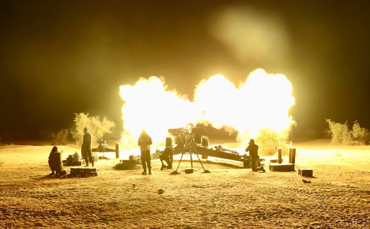 KonarkCorps's tweet image. #TrainingTogether
#BattleAxeDivision conducted an Integrated Firepower #exercise in deserts of #Rajasthan. Participation included #BSF Artillery & the #Training showcased the combat readiness for executing relentless operations in challenging terrain.
@IaSouthern
@adgpi