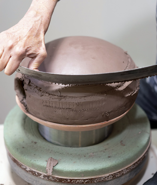 Catherine White shows how she adds texture and tooth to her vases using a flexible saw in “Moon Vase” from our January/February 2024 issue. Learn how she uses this unexpected tool by reading the article through the link. tinyurl.com/4b65p96z