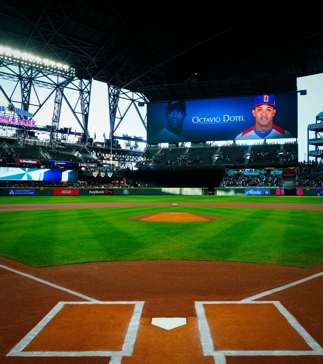 Mariners's tweet photo. We extend our deepest sympathies to all those impacted by the tragedy last night at the Jet Set nightclub in Santo Domingo, Dominican Republic, including the loved ones of Nelsy Cruz, sister of Mariners legend Nelson Cruz, and former MLB pitcher Octavio Dotel 🇩🇴💙 https://t.co/AhzVs6eMML