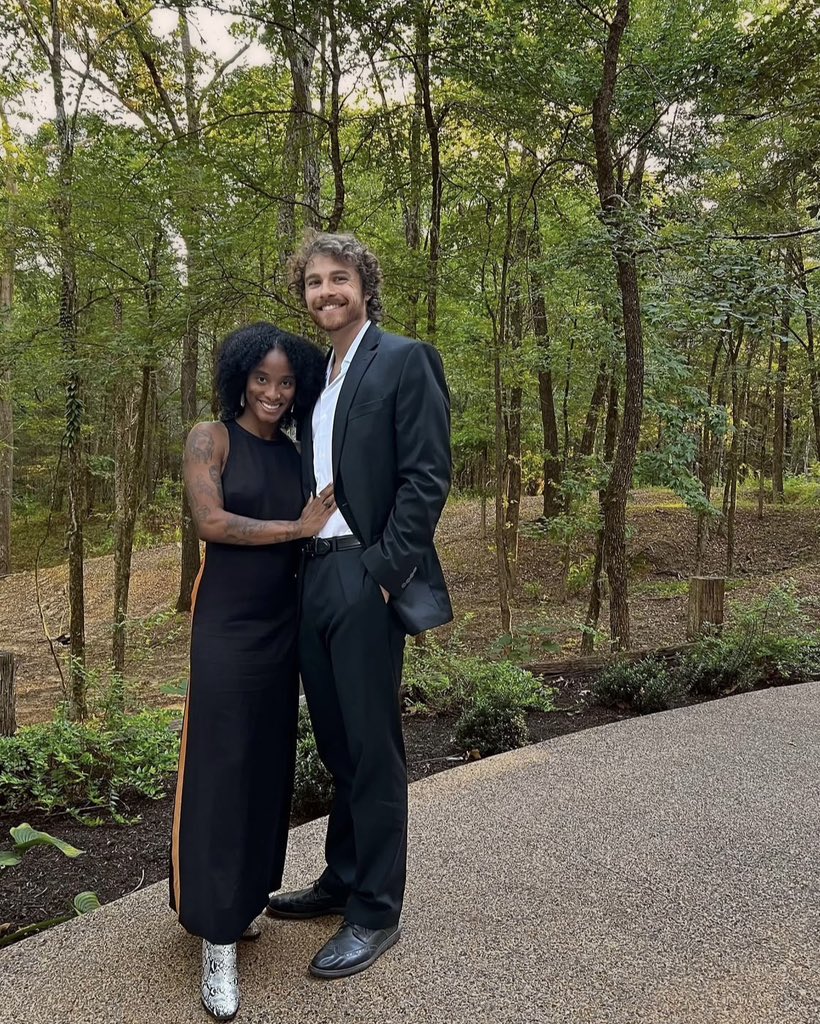 swirl_bwwm's tweet photo. Jade and Dylan 👸🏾🤴🏼We met in college as mutual friends and kept up a friendship over the years. 3 years after meeting, we went on a date as friends but quickly realized it was something more. 7 months later he proposed and we’ve been inseparable since. #interracialdating #swirl https://t.co/3pG0DTebQZ