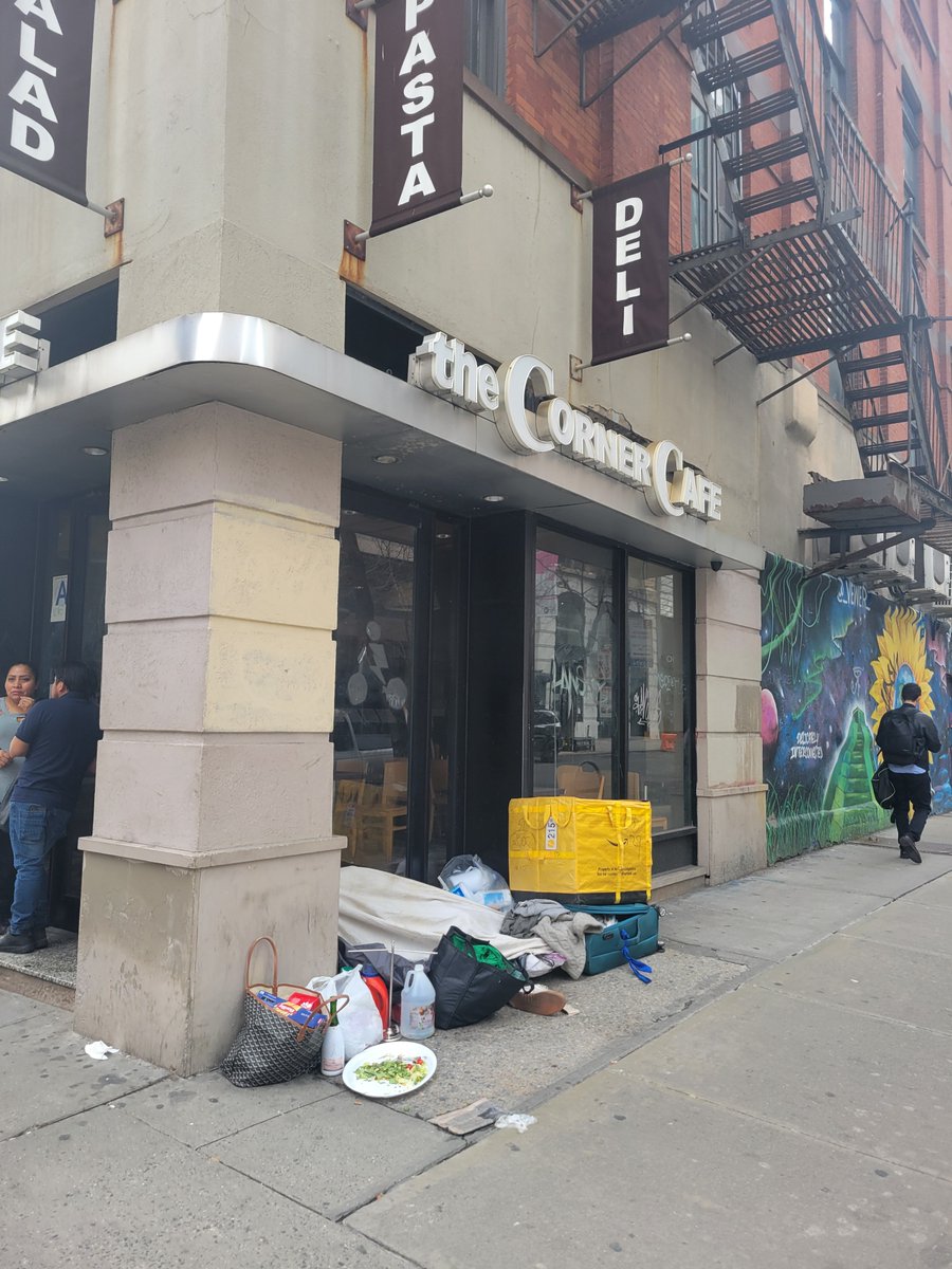 kaymstephens's tweet photo. This is no way to live. What is NYC doing about this? We need Less talk. More Action. Laws must be in place to remove them. @NYCSanitation &amp; @NYCHRA must come up with a plan. Who is willing? @NYCMayor @GovKathyHochul @NYCCouncil https://t.co/3avNbO9Mcd