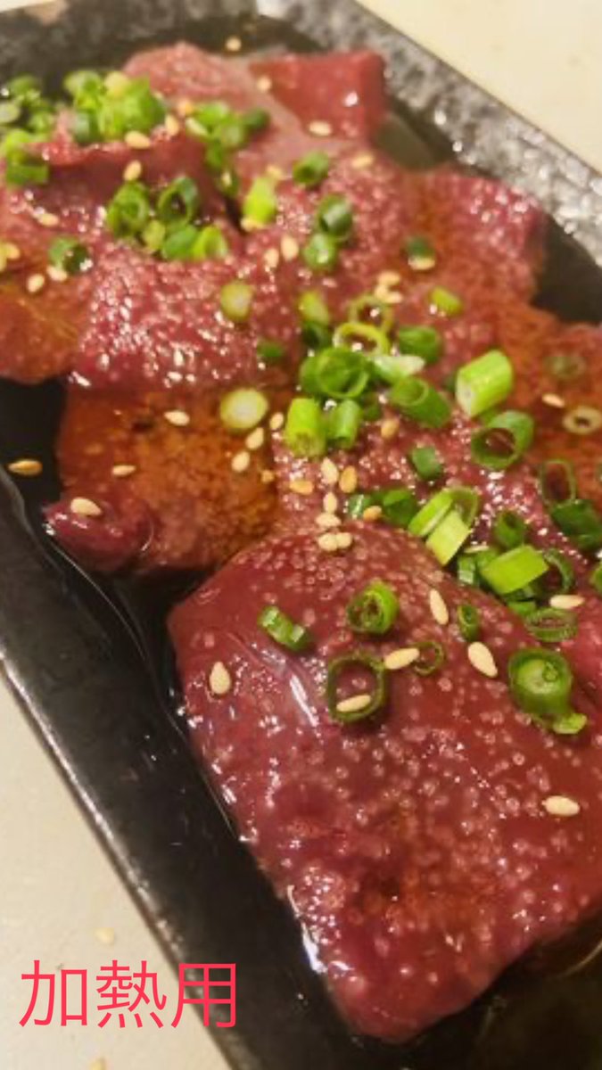 おかげさまで、たくさんのお客様にご来店いただいております。

より一層“本物”のお肉をお届けしたいという想いから、
このたび当店では「黒毛和牛・雌牛の一頭買い」を開始いたしました。

一度の仕入れで200kgを超えるため、保管も仕込みも正直大変ですが、
高級焼肉店で扱われるレベルのお肉を