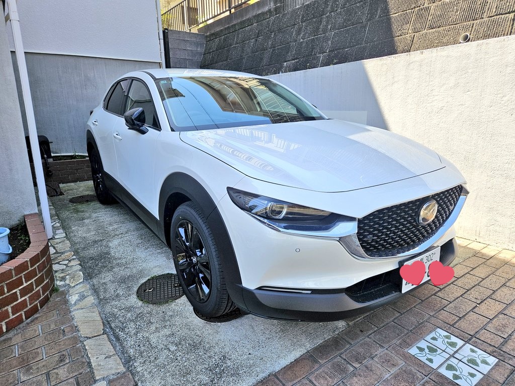 hungry_Camper's tweet photo. 同じCX30の新車？を代車に借りました。
結構色々変わってて、特にブレーキ���ッチがシャキッとしてて驚きました。

DVDスロットは無くなってましたね。
非接触充電便利だなと関心☺

ついでにCX60試乗させてもらったけど凄く良かった。。乗り換え候補入り！ https://t.co/DsEhyInfra