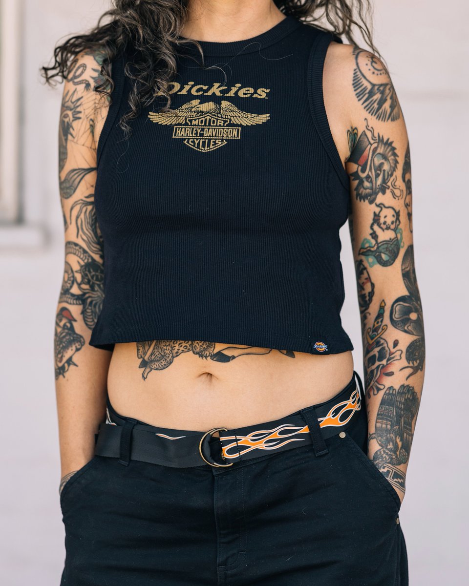 dickiesjp's tweet photo. DICKIES × HARLEY-DAVIDSON

大胆になって快適さから抜け出し、この素晴らしき世界で呼吸しながら、美しさと混沌を満喫しよう。あなたは生きるために生まれてきたのだから。

ディッキーズとHarley-Davidsonの限定アパレルコレクションを手に入れよう: https://t.co/UWpspnY2pM

取り扱い店舗：
Dickies公式オンラインショップ
Dickies大阪梅田HEP FIVE

＊一部商品はオンライン限定です。