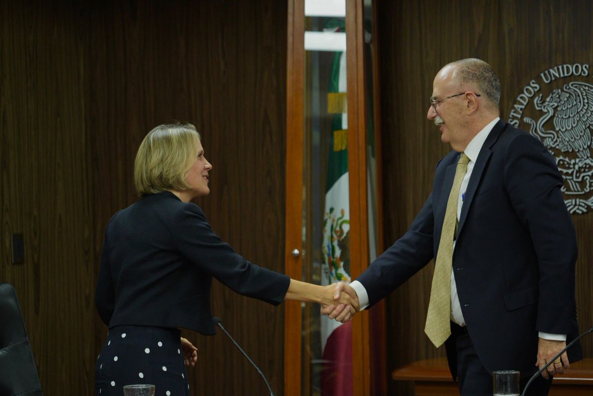 JulioBerdegue's tweet photo. 1⃣Hoy recibí en @Agricultura_mex a la embajadora de @UKinMexico, @SusannahGoshko y a su equipo. Acordamos fortalecer la cooperación México🇲🇽-Reino Unido 🇬🇧 en materia agroalimentaria, con enfoque en sostenibilidad, innovación, cambio climático, ganadería sanidad animal y vegetal. https://t.co/FtsBnKJKgC