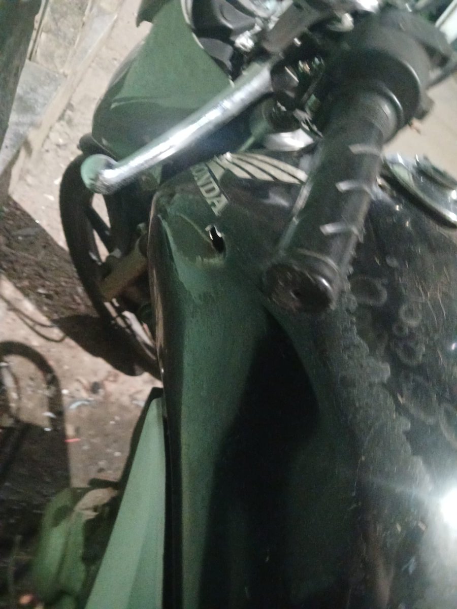 eumariicostt_'s tweet photo. Maior esculacho! Absurdo, o trabalhador ter que pagar um preço que não é dele!
moto do meu irmão, que era um objeto de trabalho está destruída. A que ponto chegamos 🤬 https://t.co/VbRy1mebNv