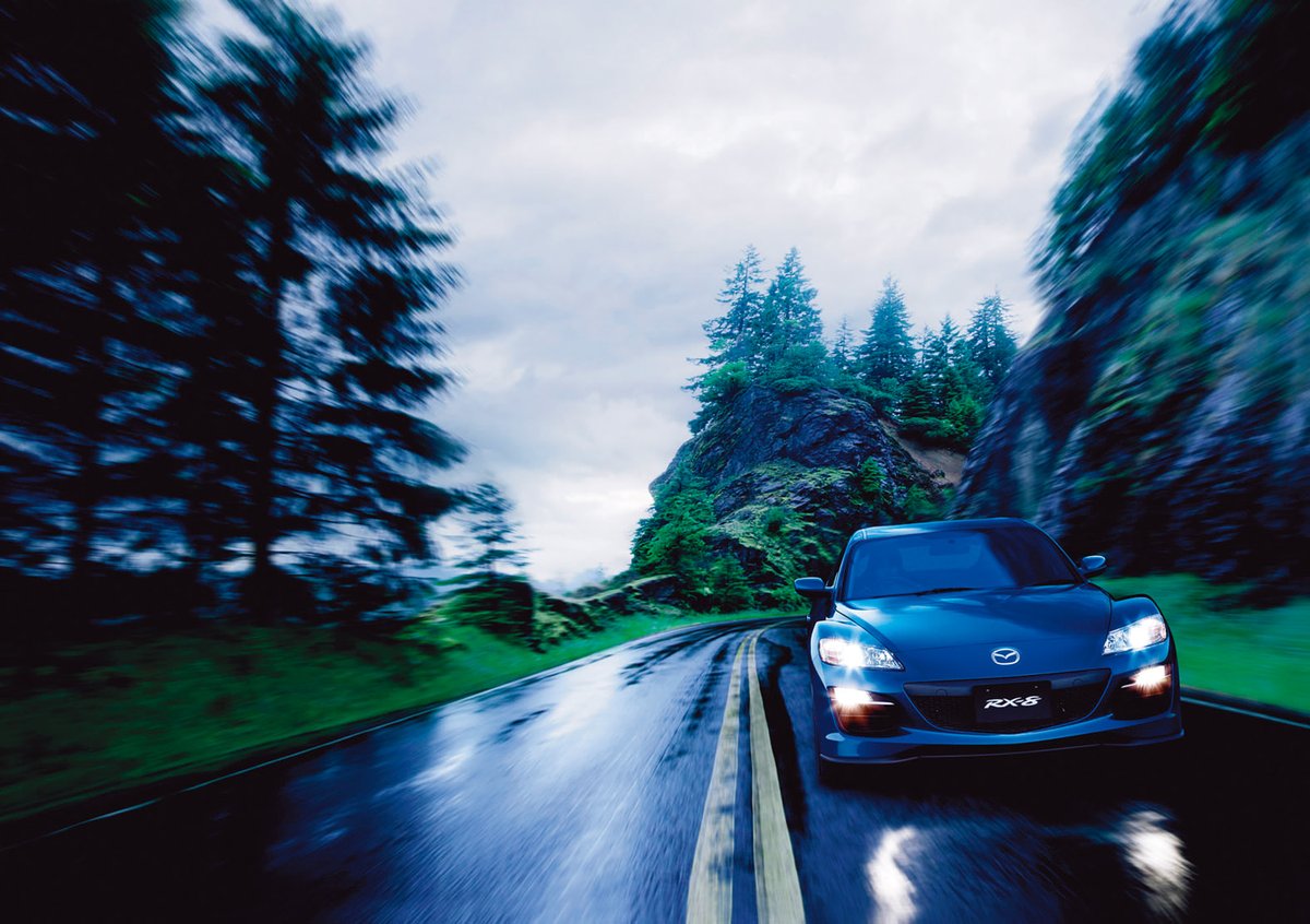 Mazda_PR's tweet photo. ◇#マツダの歴史◇​
22年前の4月に発売した #RX8🚗

当時、環境性能と動力性能を高次元で両立した新型ロータリーエンジンを搭載。フリースタイルドアを採用し「4ドア・4シーター」という新しいスポーツカーを提案しました✨

RX-8との「思い出」や「推しポイント」を、ぜひリプライで教えてください！ https://t.co/1Xlst9skLN