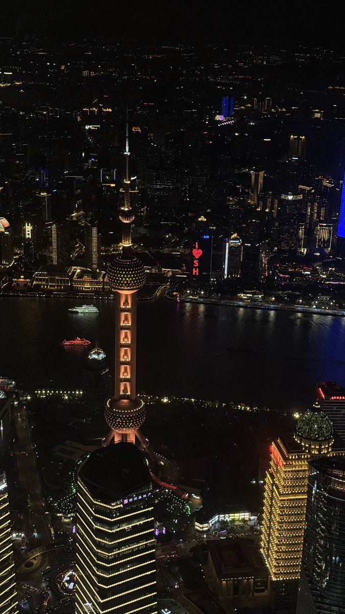 allmyluvb's tweet photo. 백현아 나는 상하이 여행 다녀왔어 🇨🇳
야경 너무 예쁘던데 백현이두 올해 투어한다면 꼭 봤으면 좋겠다 💕💕 https://t.co/dNSI96qVcg