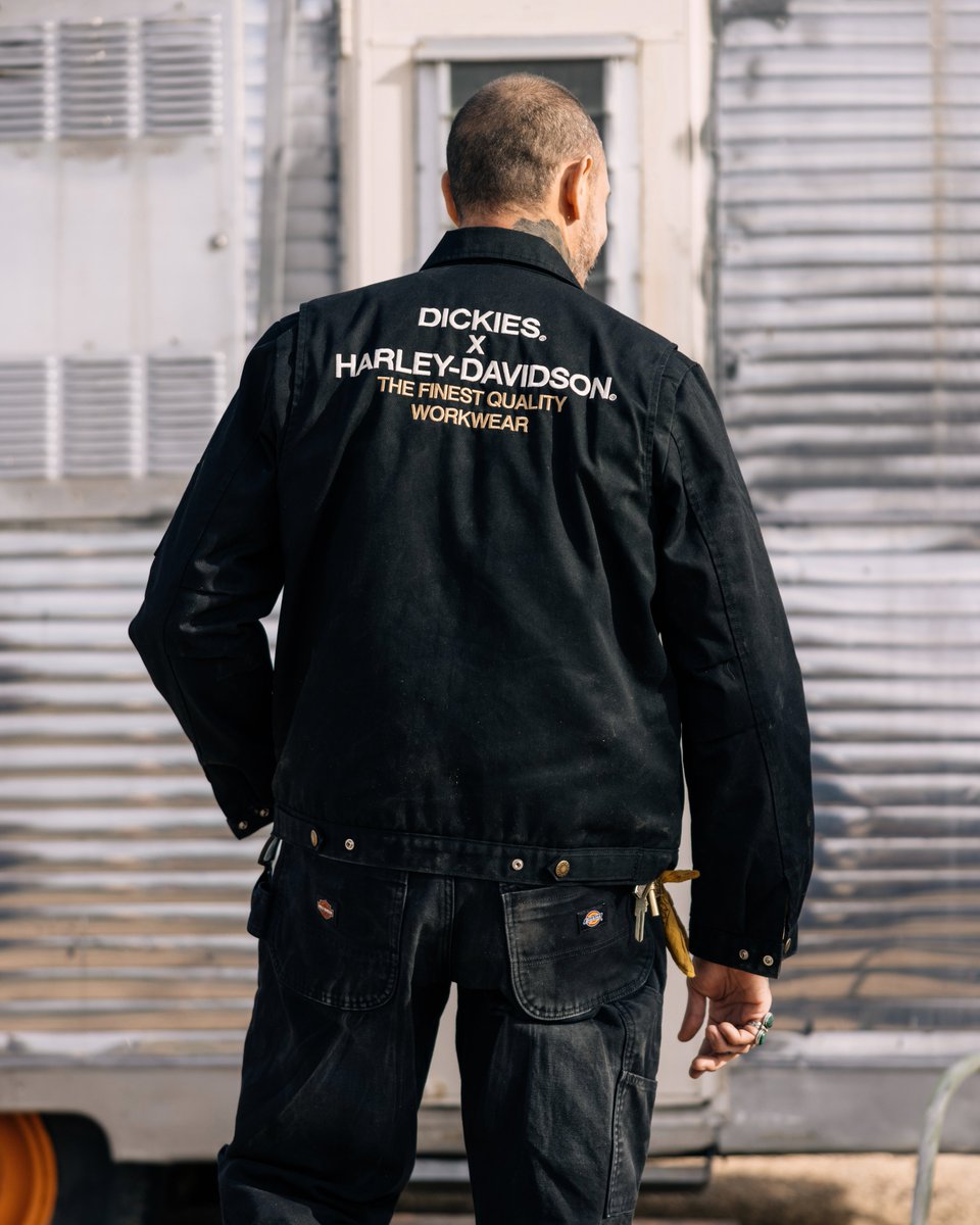 dickiesjp's tweet photo. DICKIES × HARLEY-DAVIDSON

大胆になって快適さから抜け出し、この素晴らしき世界で呼吸しながら、美しさと混沌を満喫しよう。あなたは生きるために生まれてきたのだから。

ディッキーズとHarley-Davidsonの限定アパレルコレクションを手に入れよう: https://t.co/UWpspnY2pM

取り扱い店舗：
Dickies公式オンラインショップ
Dickies大阪梅田HEP FIVE

＊一部商品はオンライン限定です。