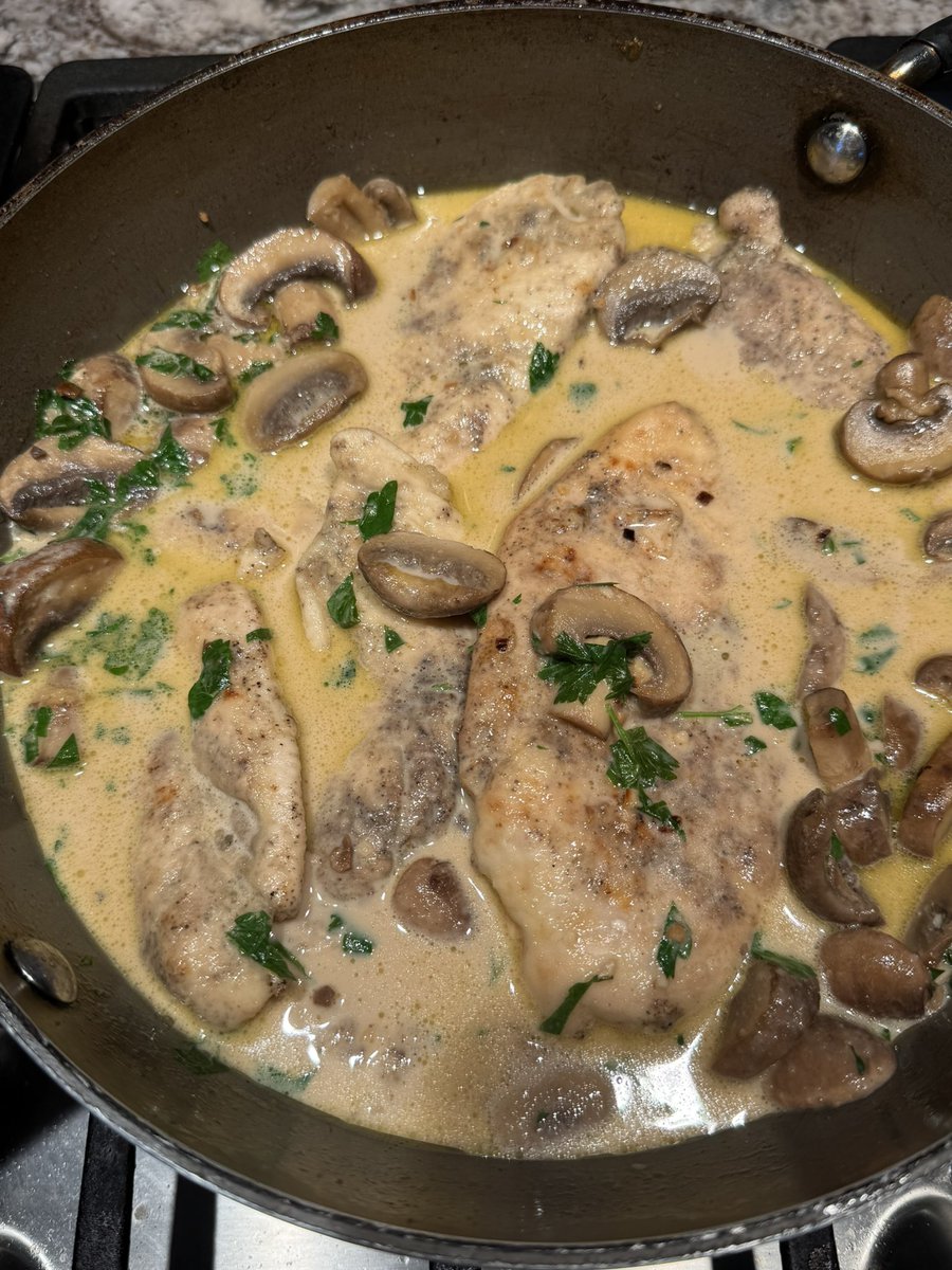 SmileyYYC's tweet photo. A dish I hate to make because it’s so time consuming but always, always worth it!
#KissTheCook 🧑🍳 😘 #ChickenMarsala #Dinner #Sorryitslate https://t.co/2PTLmyR5Jx