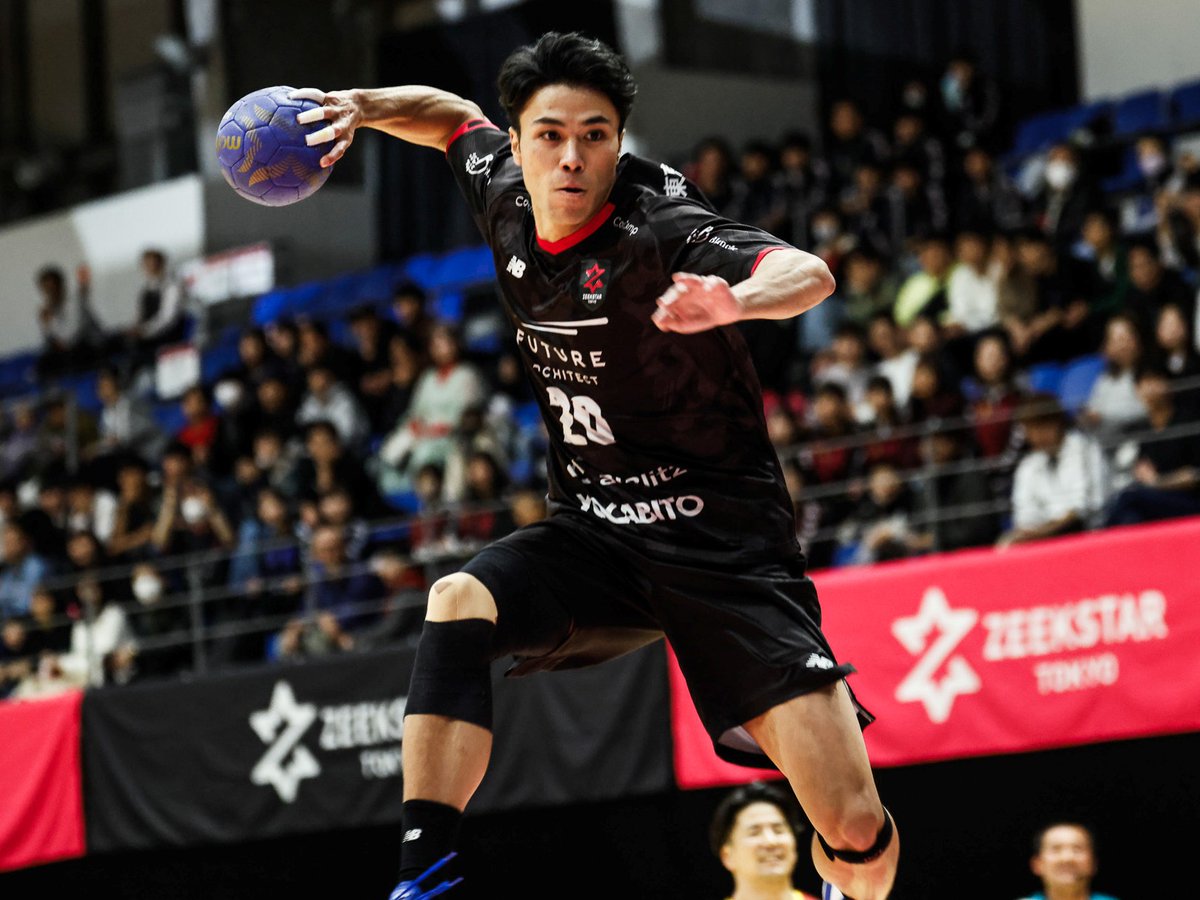 ZeekstarTokyo's tweet photo. ■高間アミン選手 現役引退のお知らせ

高間アミン選手が今シーズンをもって現役を引退することになりましたのでお知らせします。

5/25ホーム最終戦の試合終了後に引退セレモニーを予定しているほか、6/28ファン感謝祭でファンのみなさまにご挨拶する予定です。

詳細
https://t.co/1InrSqhCRN https://t.co/GHptfoGBLK