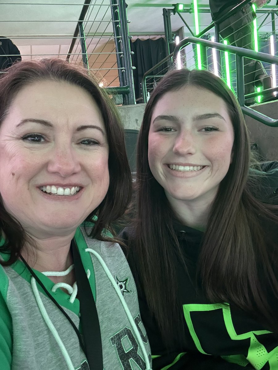 ticketchick10's tweet photo. Never fear! Bailey and Aunt Tina are here! #gostars #texashockey #sheloveswyatt #shelovesquinn #ilovehandsome #emptynesterlife #thisis52 #thisis15 #auntlife https://t.co/MQzlK2uRvQ