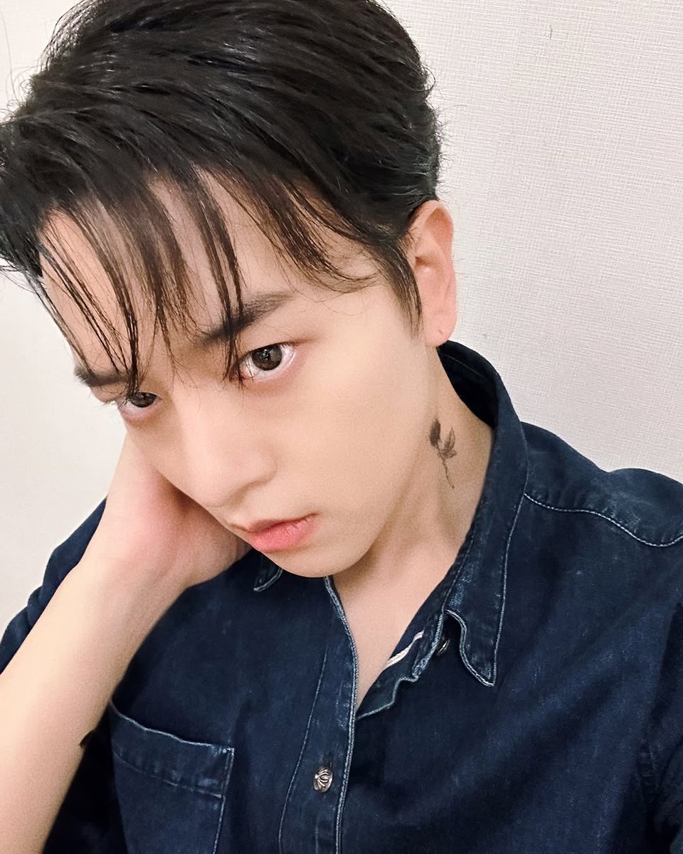 ravngers9's tweet photo. [pls9ravn] #RAVN Instagram Update 250408🌹🔥

“🌹🔥withROSES!

2025.04.08
8日間、僕のROSESと幸せな時間を過ごしてきて、もう残りは3日だね："）
残りの3日間もよろしくね、そして今日も本当にありがとう！ <3”

🎵:  Take on Me - a-ha

#레이븐 #RAVN #김영조 #KimYoungjo https://t.co/apPm68O8w5
