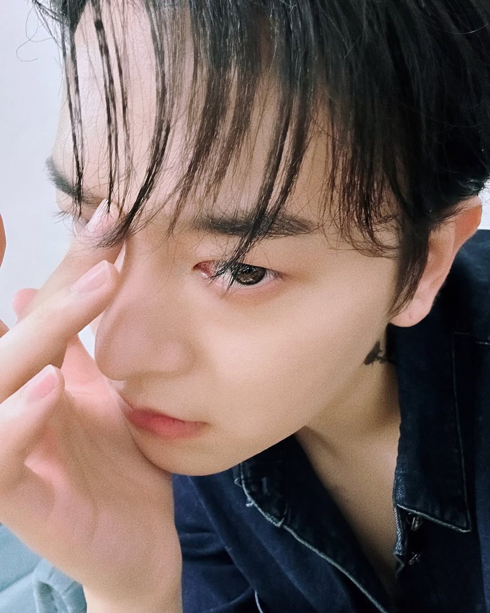 ravngers9's tweet photo. [pls9ravn] #RAVN Instagram Update 250408🌹🔥

“🌹🔥withROSES!

2025.04.08
8日間、僕のROSESと幸せな時間を過ごしてきて、もう残りは3日だね："）
残りの3日間もよろしくね、そして今日も本当にありがとう！ <3”

🎵:  Take on Me - a-ha

#레이븐 #RAVN #김영조 #KimYoungjo https://t.co/apPm68O8w5