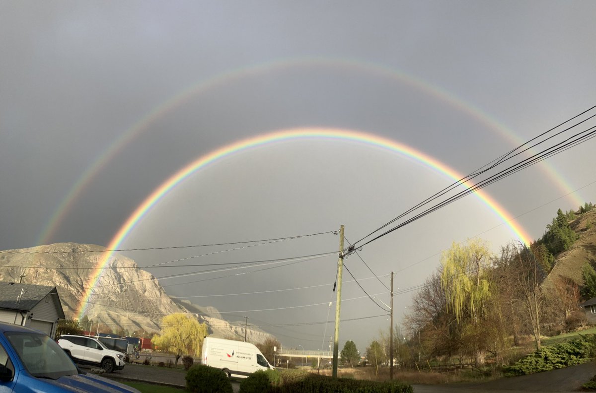 DustinKhadikin's tweet photo. Rainbow shows in Dallas! #kamloops #rainbow #bcstorm #bcweather https://t.co/7im0nZZb78