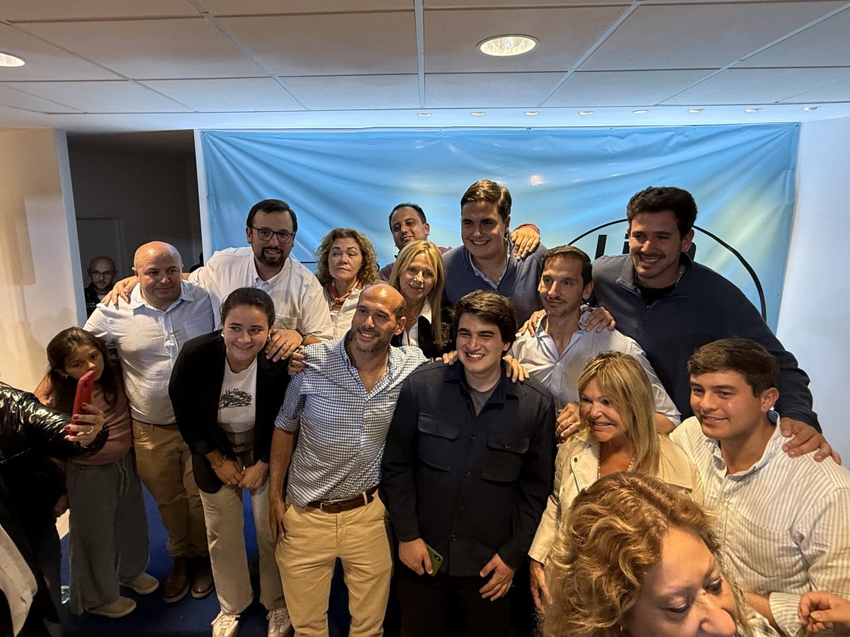 Con emoción presentamos la Lista 1 del <a href="/PNACIONAL/">Partido Nacional</a>, para que junto a <a href="/MartinLemaUy/">Martin Lema</a> transformemos Montevideo.

También presentamos a nuestros candidatos a ediles, <a href="/GabrielCunhauy/">Gabriel Cunha</a> y <a href="/aguslaguardia/">Agustin Laguardia</a>, que nos representarán con entrega y compromiso en cada rincón del departamento.
