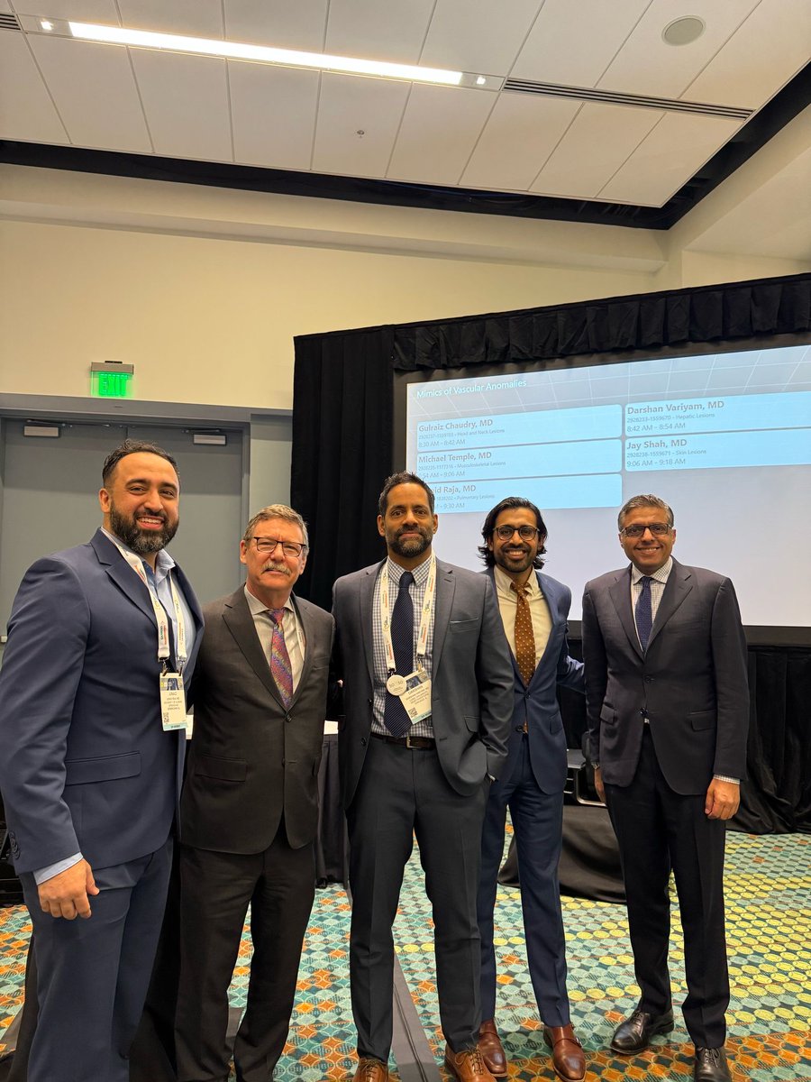 uab_ir's tweet photo. Awesome showing with UAB IR 🐉 at #SIR25NASH  Double digit faculty lectures, multiple posters presented by superstar residents, a reunion with alums and an OG, and of course a light up cowboy hat 🤠 @thefibroidlady @ajgunnmd @kavikrishVIR @JunaidYRaja @parkhurst42 @junjian_huang https://t.co/RwxLOJ1uO0